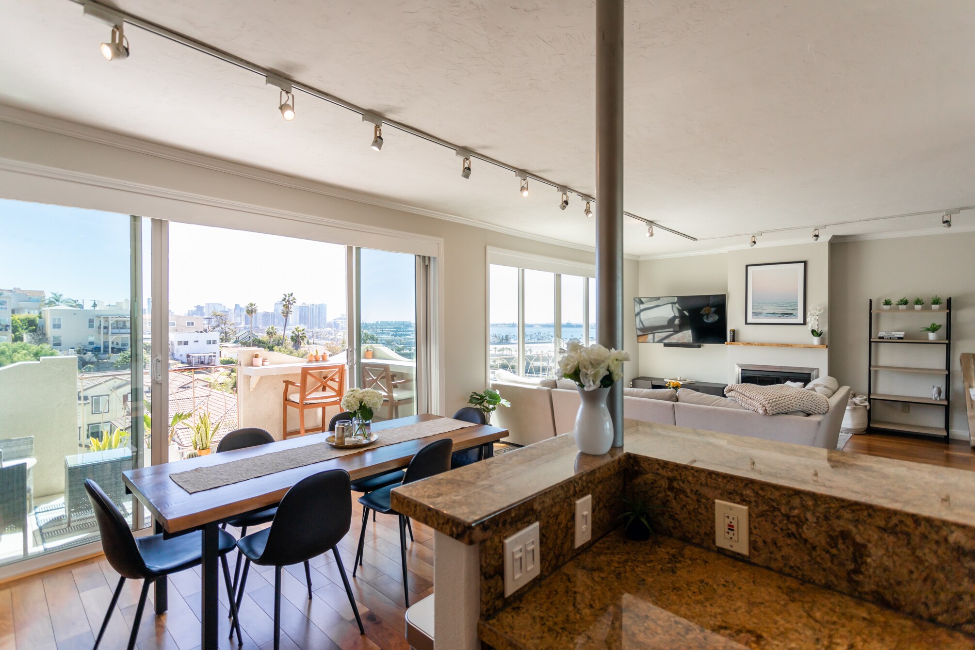 Building Photo - 3217 Columbia St