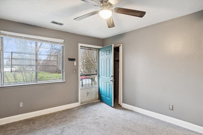 Building Photo - $1,250 - 3 bedroom 1 bath