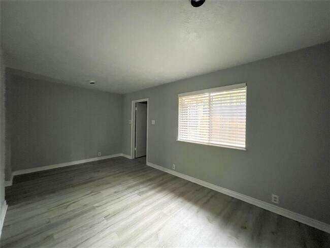 Building Photo - 8102 Amelia Rd