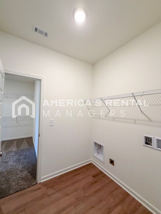 Building Photo - Southern Charm Meets Contemporary Style in Tuscaloosa! Sign a 13-month lease by 5/15/2026 and rec...