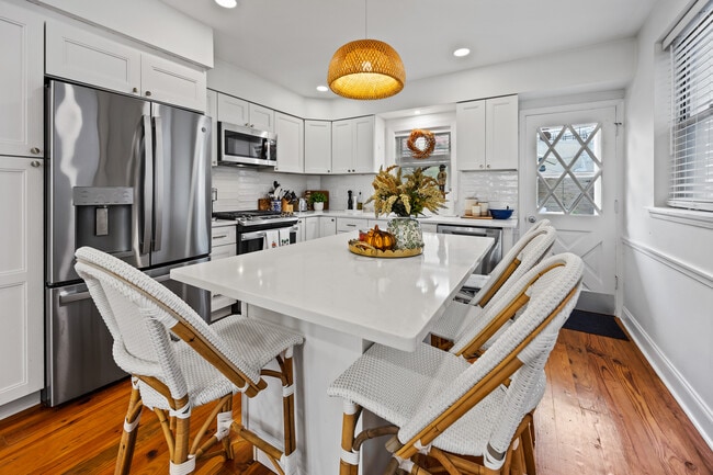 Building Photo - 2207 Lombard St