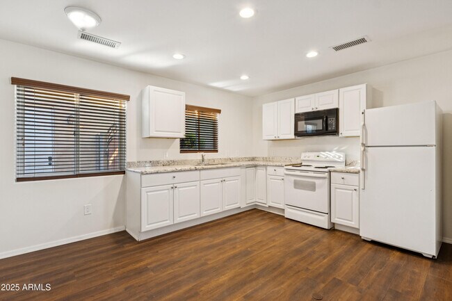 Building Photo - 11407 E Bellflower Ct