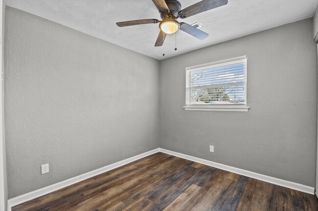 Building Photo - Just Listed for Rent in Virginia Beach!