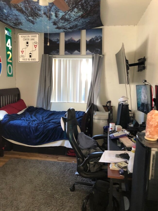Building Photo - 7 bedrooms $1000 each w/ SPA