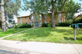 Building Photo - 1700 Larch St