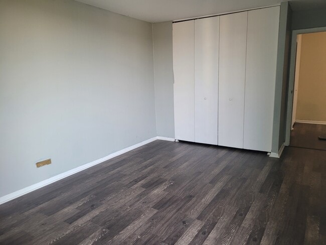 Building Photo - 6010 Oakwood Dr