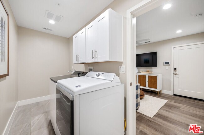 Building Photo - 4415 Paxton Pl