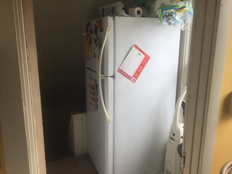 Building Photo - 904 Ackerman Ave