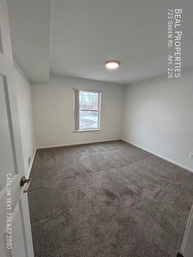 Building Photo - 723 Green Rd