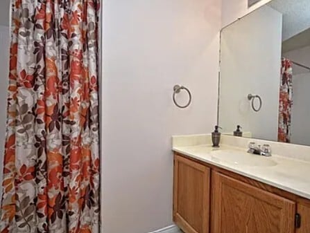 Bath - 13219 Marrero Dr.