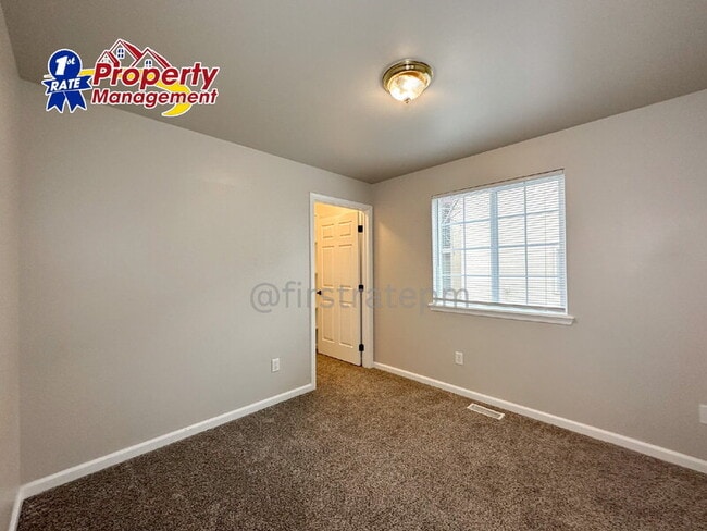 Building Photo - 10146 W Garverdale Ln