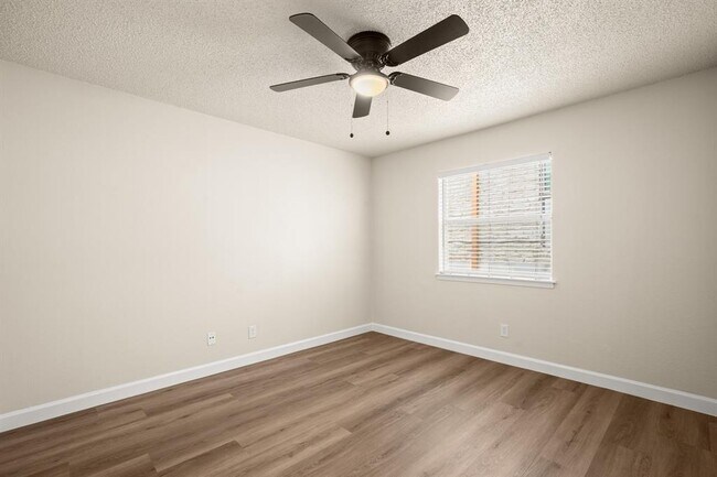 Building Photo - 2408 Longview St