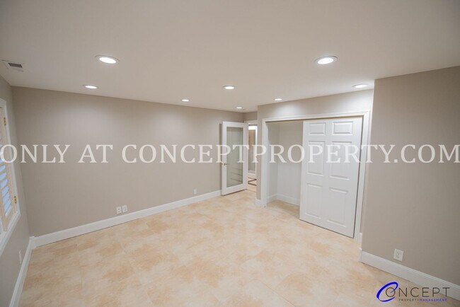 Building Photo - Attractive 4 Bed 3 Bathroom Home: Backing Park - 2 Car Garage