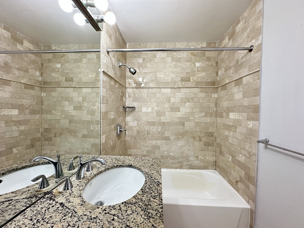 Building Photo - 1442 N Dearborn St