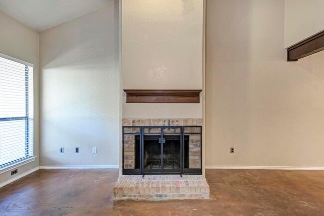 Building Photo - 7211 Lakewood Dr