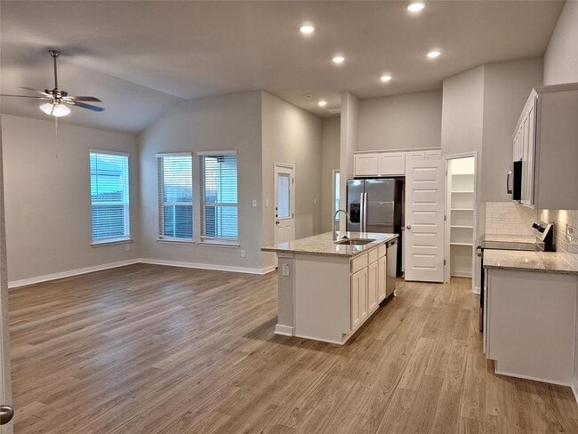 Building Photo - 758 Staglin St