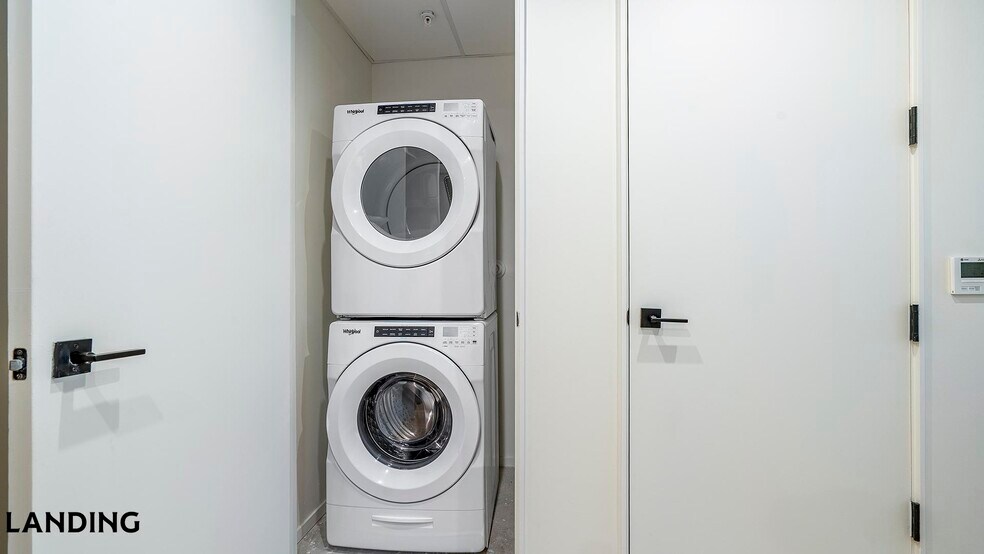 Building Photo - 143 E Commerce St