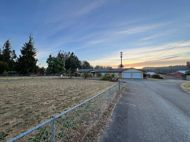 Primary Photo - Rental ranch rambler - 3 bed, 2.5 bath, 2 ...