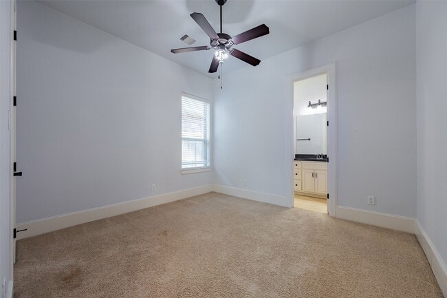 Building Photo - 12955 Lake Parc Bend Drive