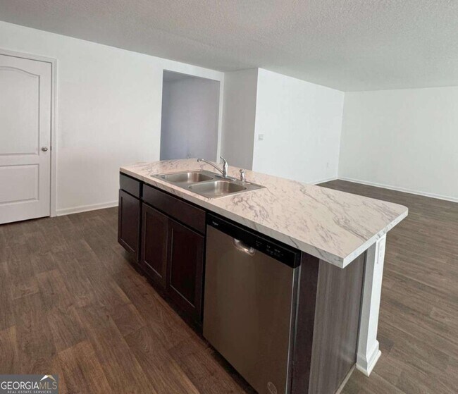 Building Photo - 101 Landing Blvd