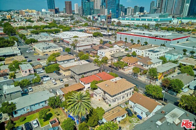 Building Photo - 1347 Valencia St