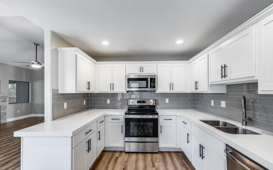 Building Photo - 15050 N Thompson Peak Pky