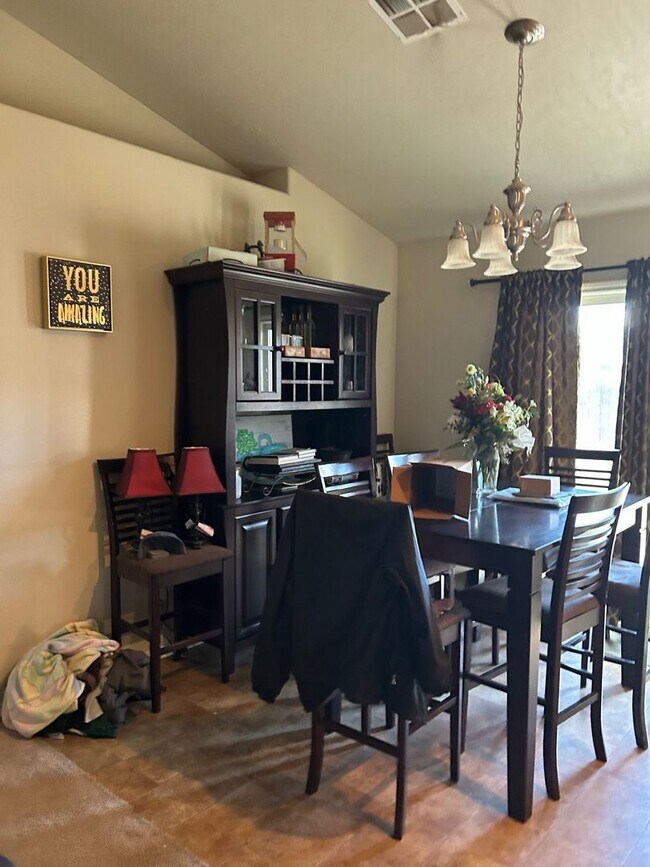 Building Photo - Beautiful Star home | 3 bedrooms 2 bathrooms
