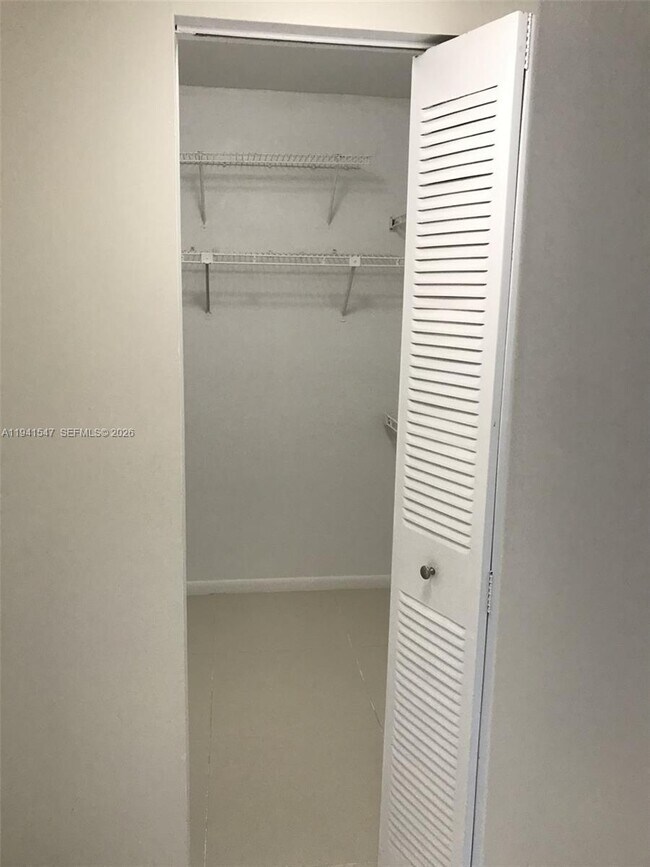 Building Photo - 731 N Pine Island Rd