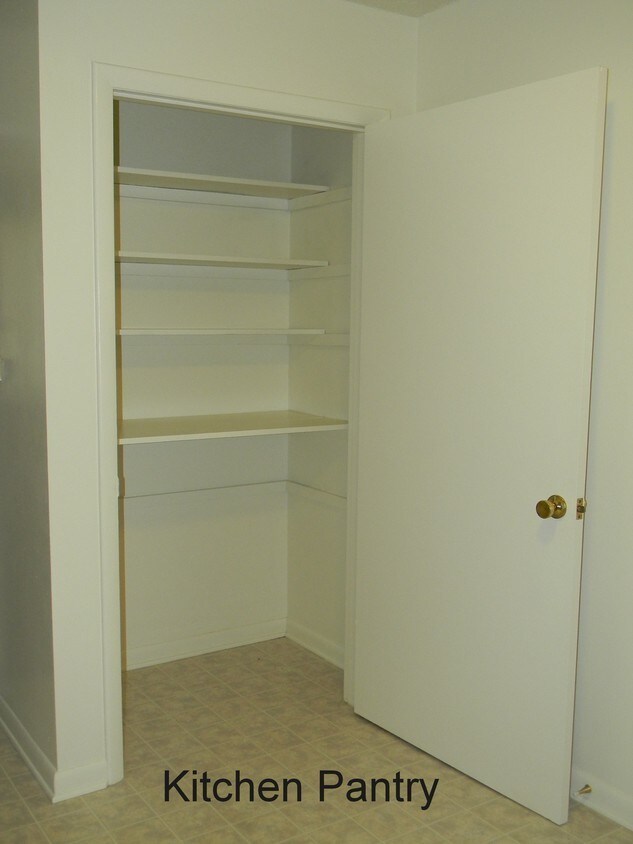 Building Photo - 1518 Sylvan Ln