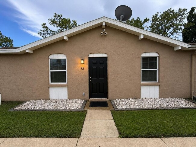 Building Photo - 43 Las Palmas Way