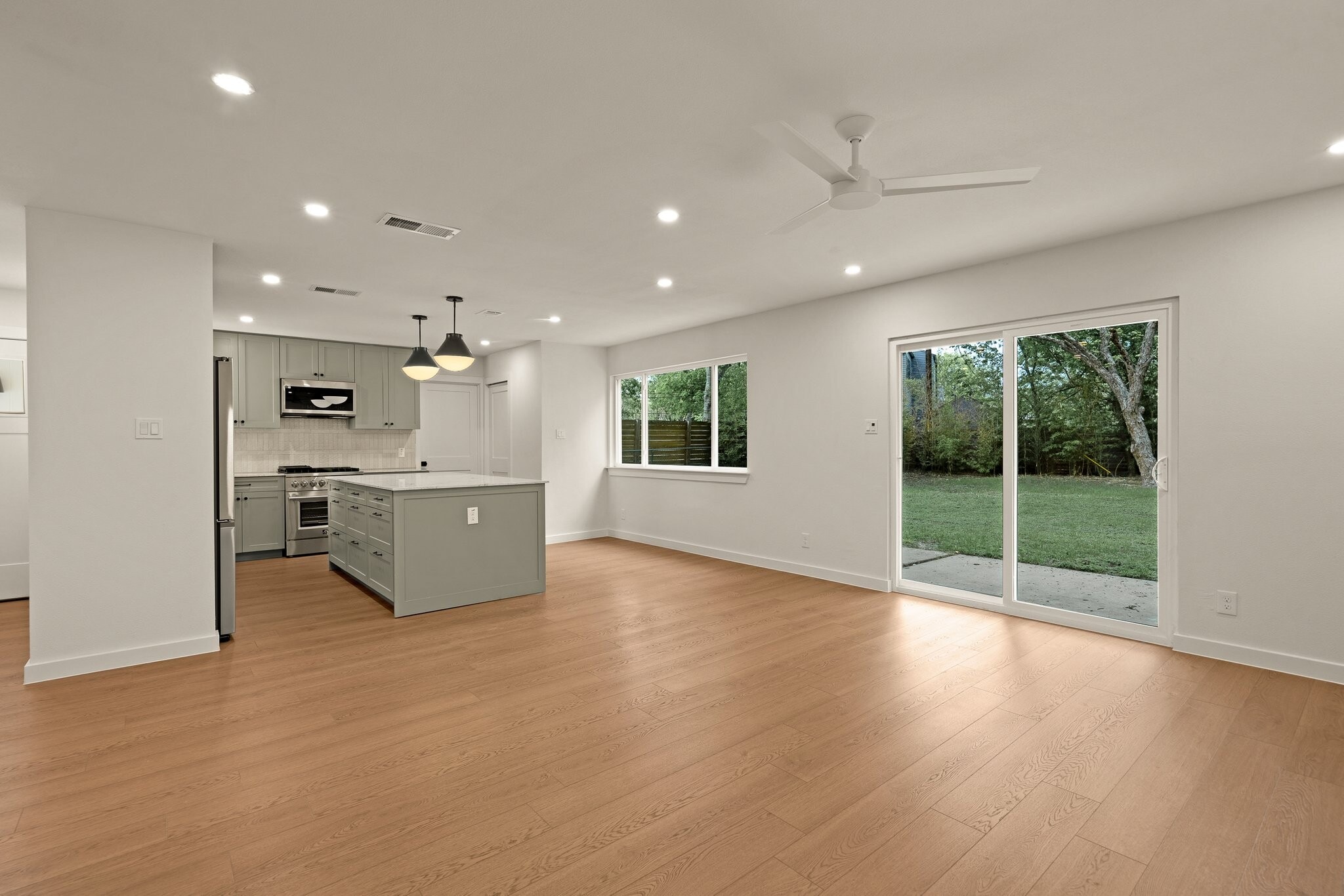 Building Photo - 404 Arbor Ln