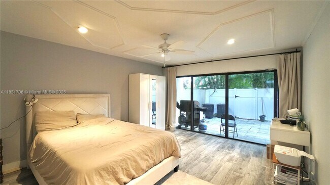 Building Photo - 741 E Coco Plum Cir
