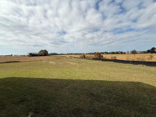 Building Photo - MOVE-IN SPECIAL - LIMITED OFFER!! Four Bedroom/Two Bath - Summerdale