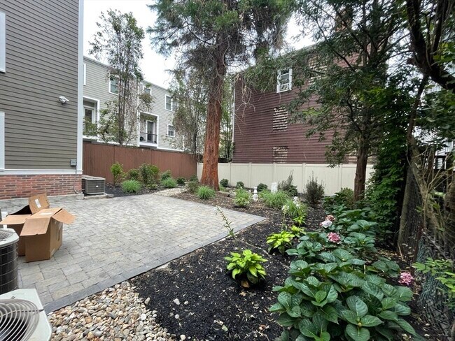 Building Photo - 12 Lopez Ave