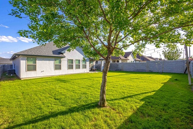 Building Photo - 514 Prado Dr