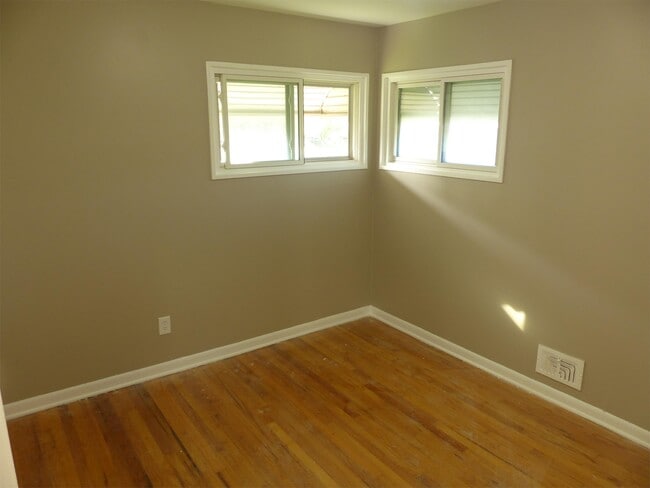 Building Photo - 7571 Pardee Rd