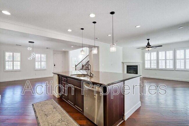 Building Photo - 675 W Esplanade Dr