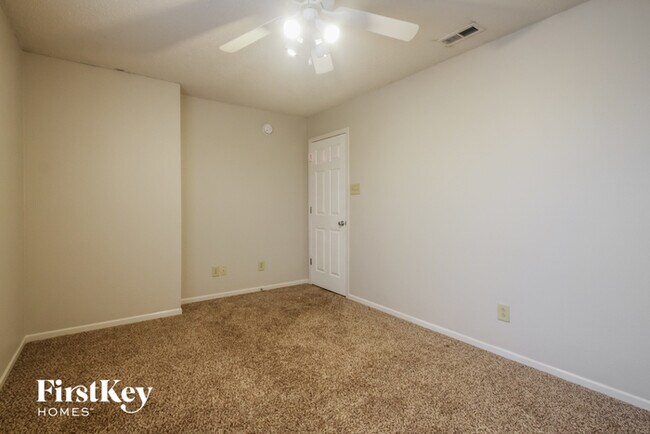 Building Photo - 1327 Jasmine Dr