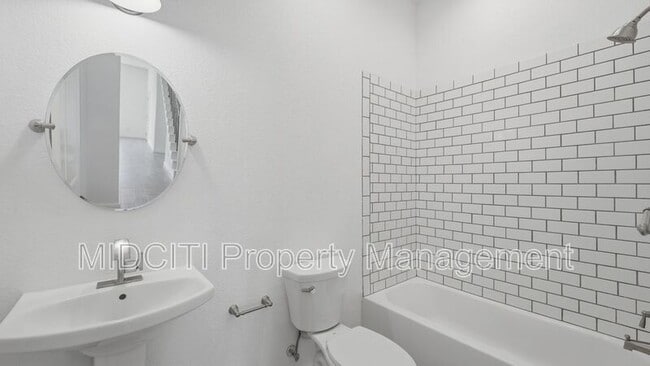 Building Photo - 893 E Mather St