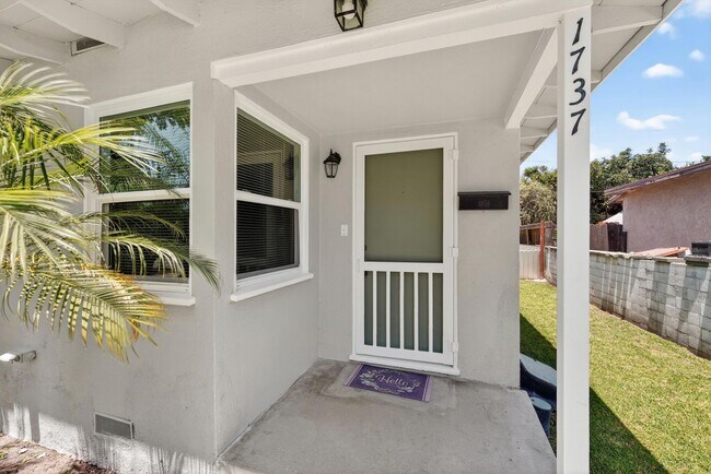 Building Photo - Charming Fullerton Cul-de-Sac Home with Large Yard & Detached Garage