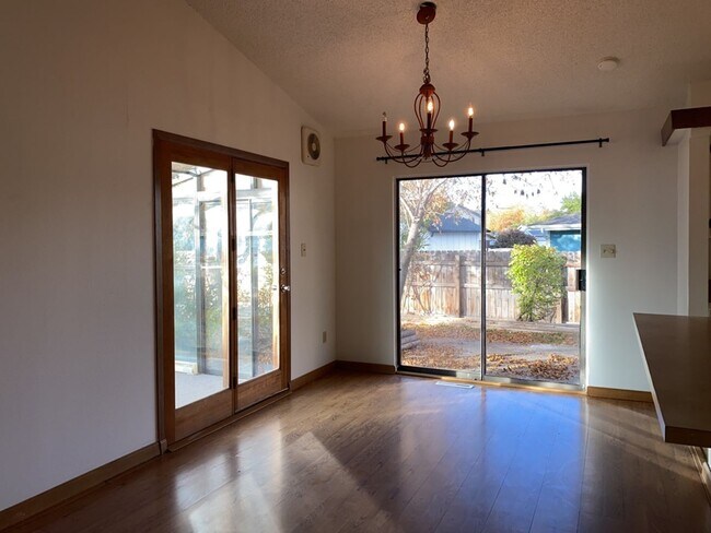 Building Photo - Start a Lease by 12/1 and Receive a $500 R...