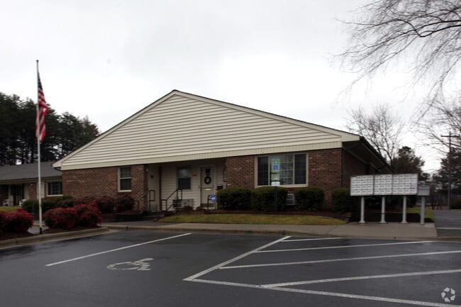 Building Photo - The Carolina Apartments