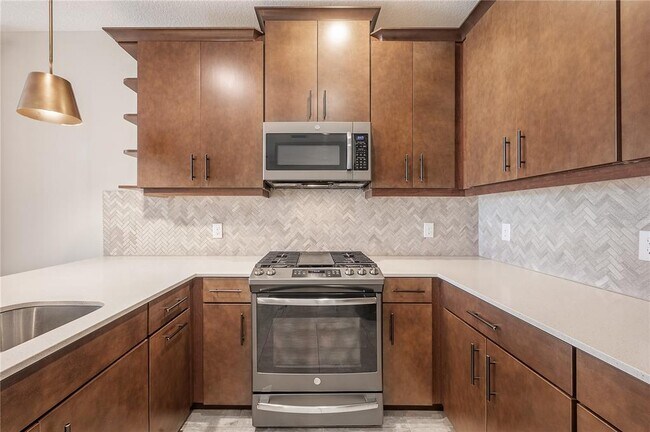 Building Photo - 7212 Paradiso Dr