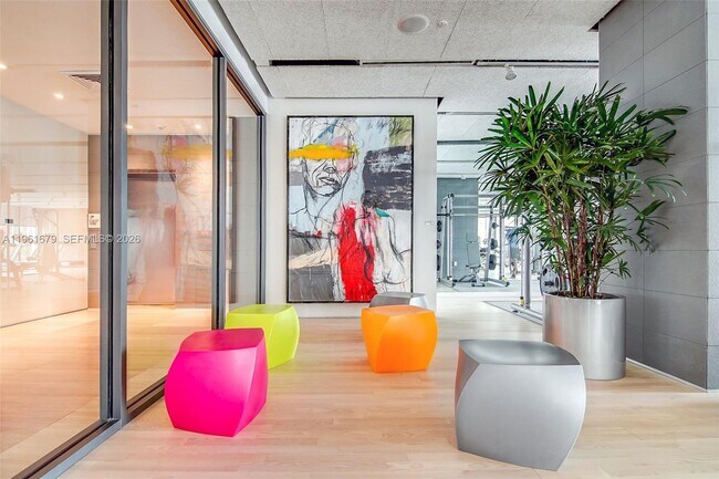 Building Photo - 460 NE 28th St