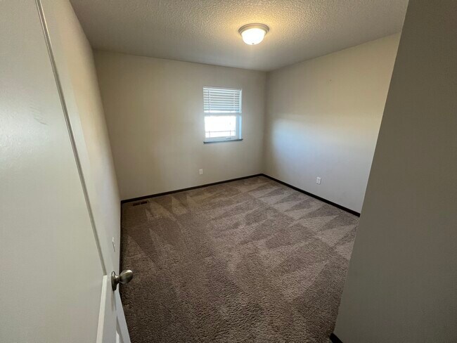 Building Photo - 5207 Foxfield Dr NW