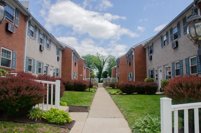 Building Photo - Prospect Court Apartments