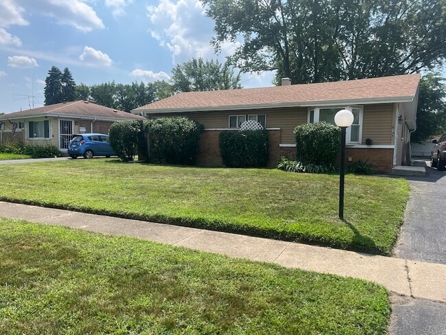 Primary Photo - 16146 Cambridge Dr