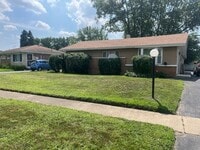 Building Photo - 16146 Cambridge Dr