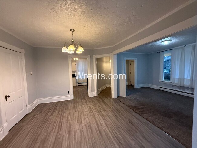 Building Photo - Full of Historic Charm & Character - Perry District  3 Bed/1 Bath Home