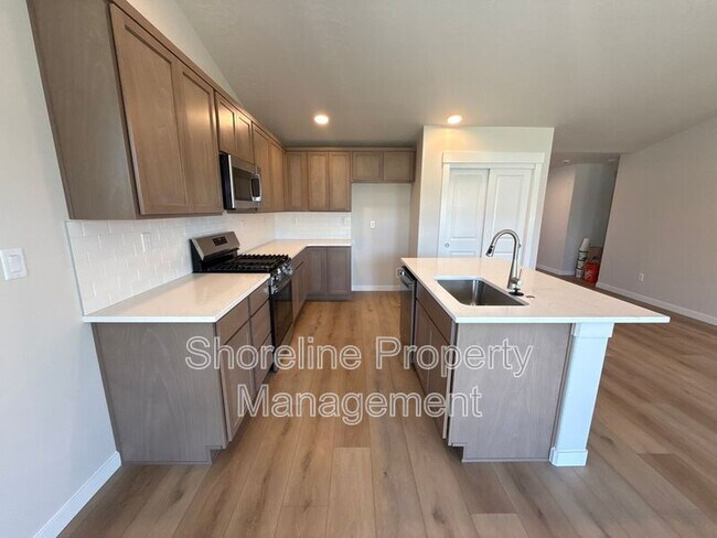 Building Photo - 5563 E Garby St